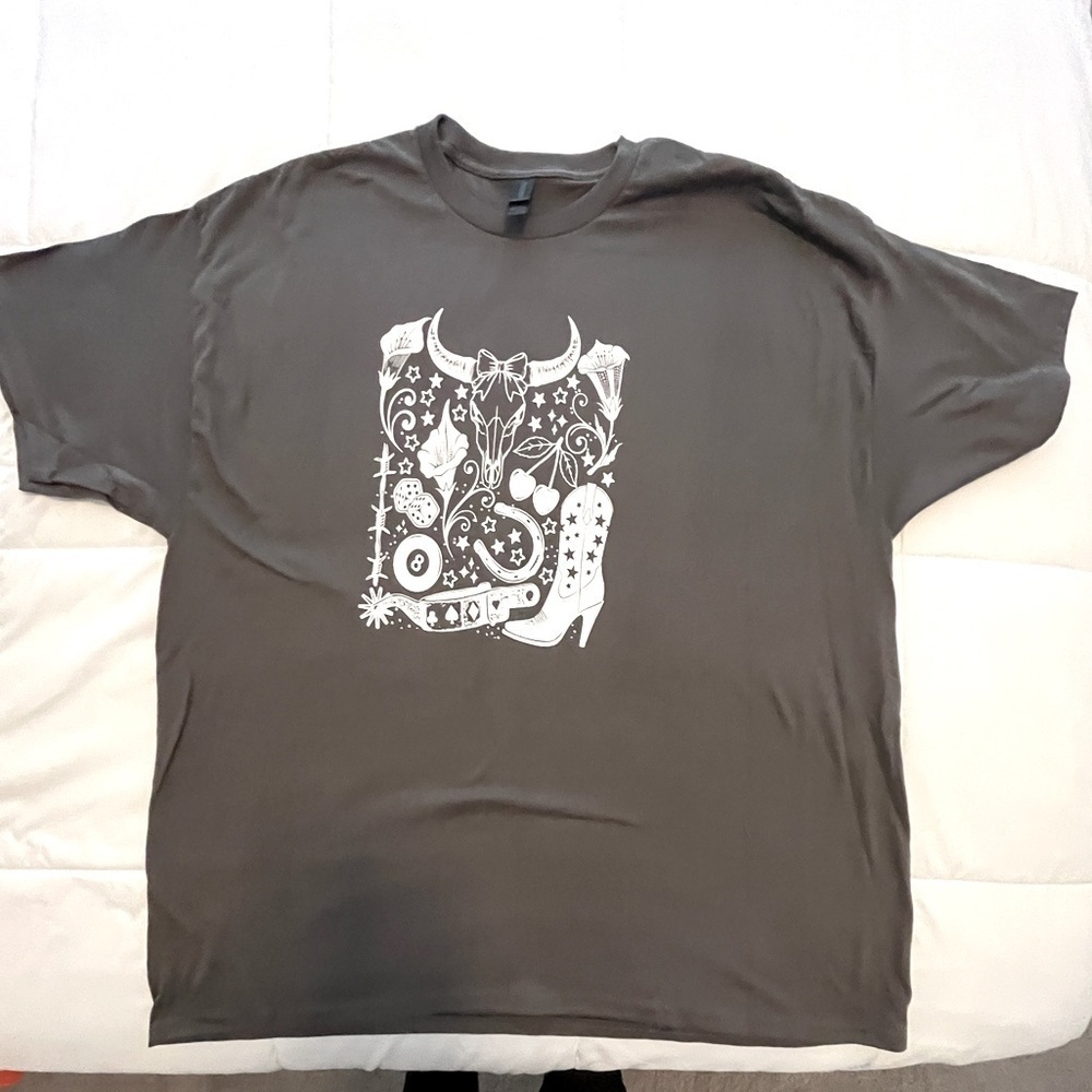 Western Girl Gildan Tee. Size 2XL. Gray